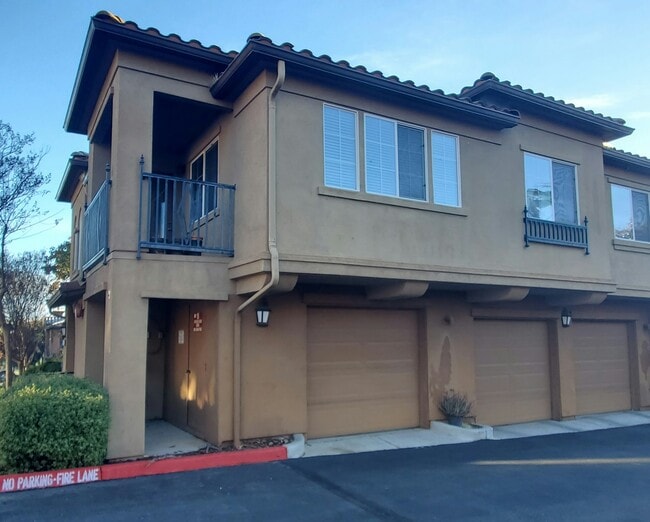 Building Photo - 10 Meritage Common