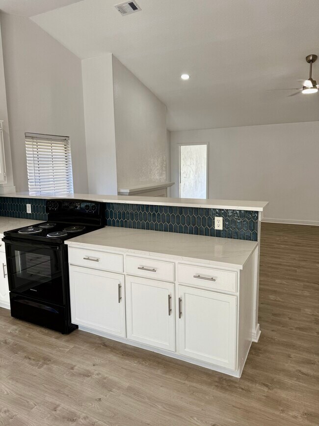 Foto del edificio - 4220 Staghorn Cir N