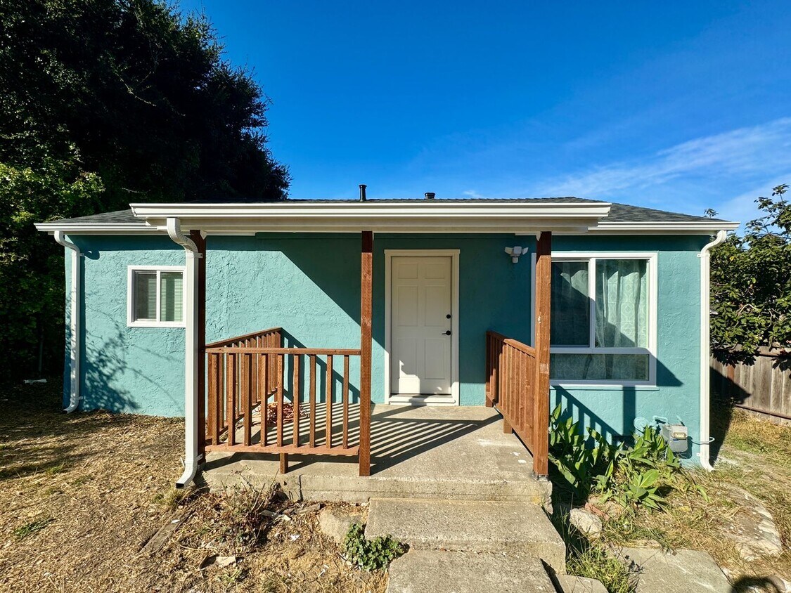 Foto principal - 3 Bed / 1.5 Bath Home in El Sobrante - Ful...