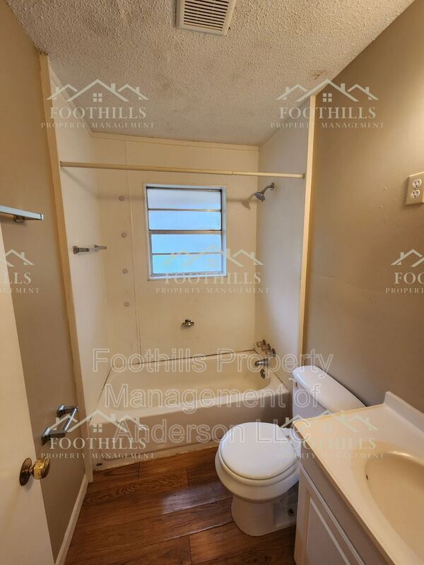 Foto del edificio - 413 Spring Park Dr