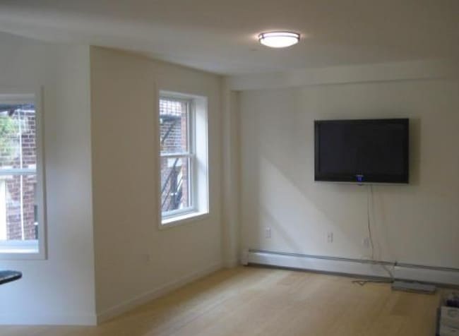 Building Photo - 461 Park Dr