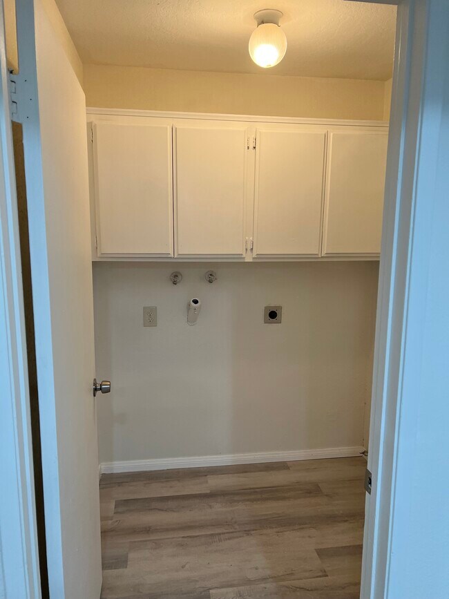 Laundry room - 44200 Kingtree Ave
