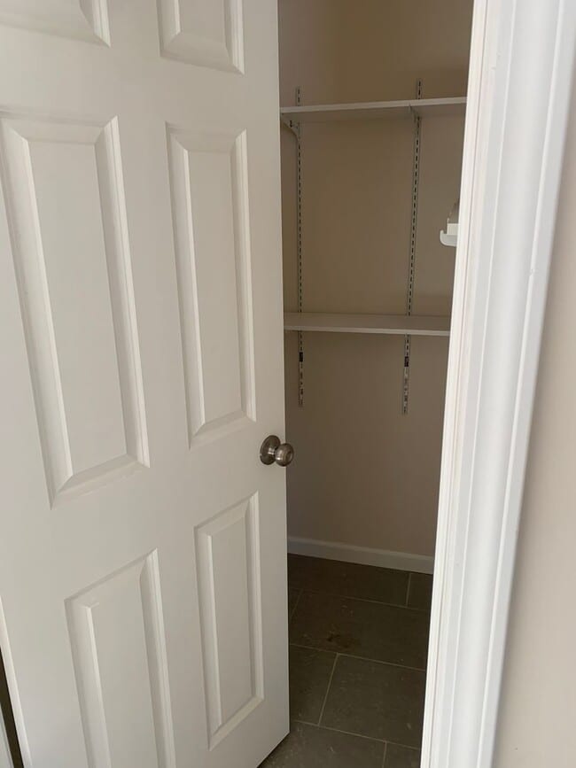 Building Photo - New Large 2-bedroom Guilford Lake