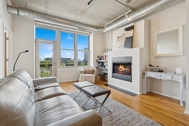 Building Photo - 6 S Laflin St
