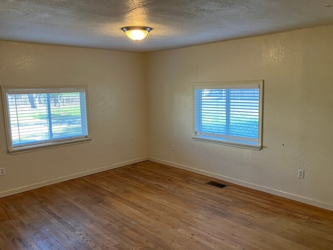 Building Photo - 1351 Leonard Ave