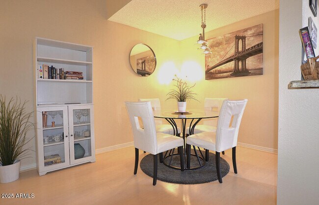 Foto del edificio - 9550 N 94th Pl