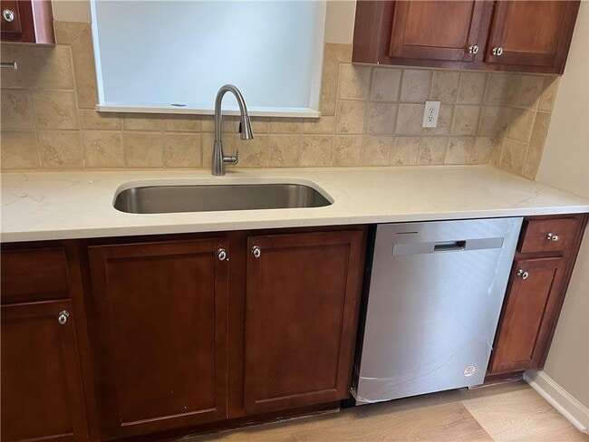 Building Photo - 6614 Splashwater Dr