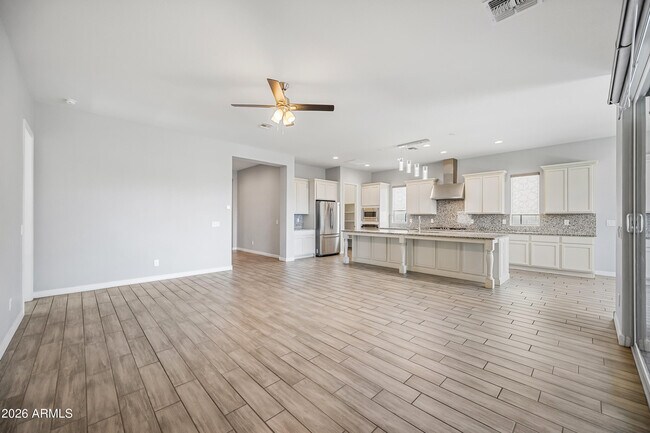 Building Photo - 884 E Ladbroke Way