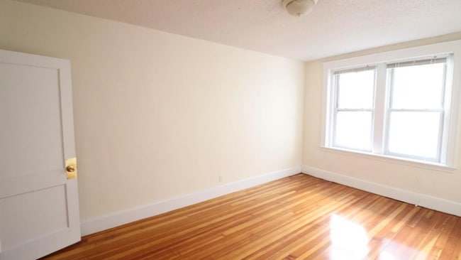 Building Photo - 11 Barrows St