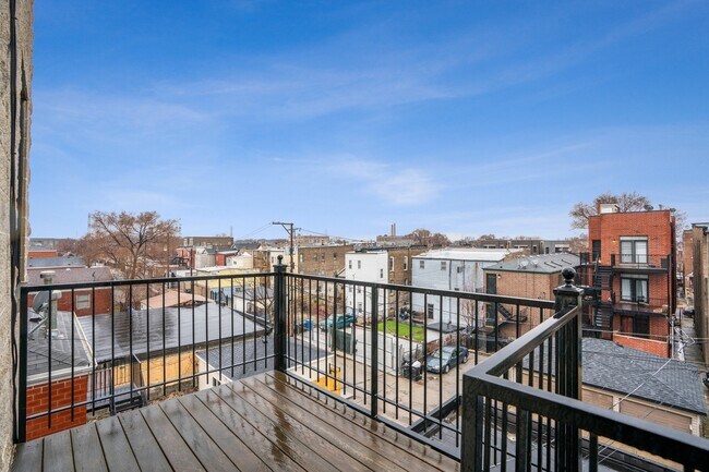 Balcony - 2414 W Grenshaw St