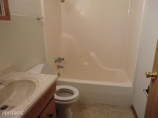 Building Photo - 2 Quail Hollow Ct