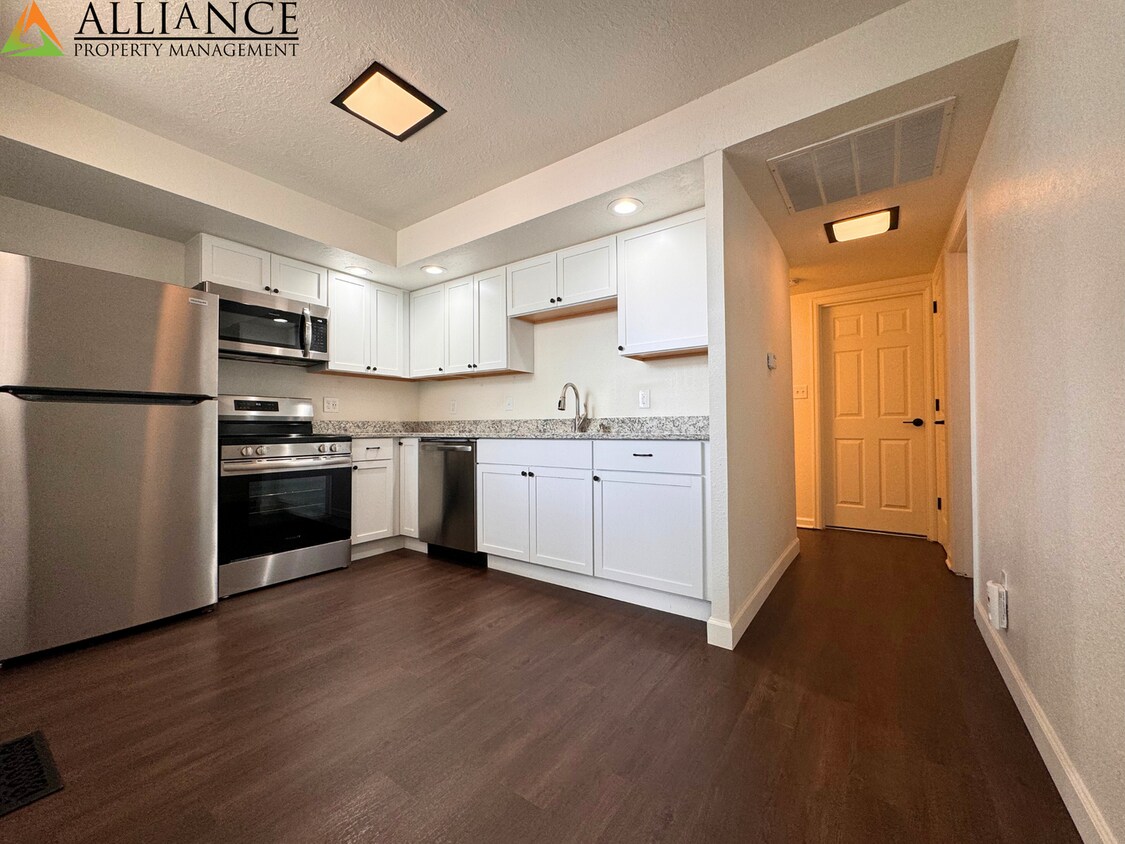 Primary Photo - College Ave. 1510 B4