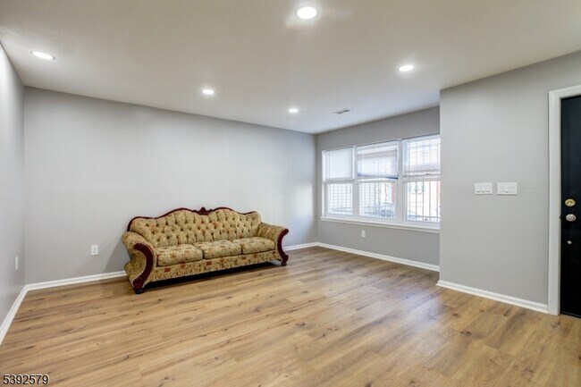 Foto del edificio - 284 S 6th St