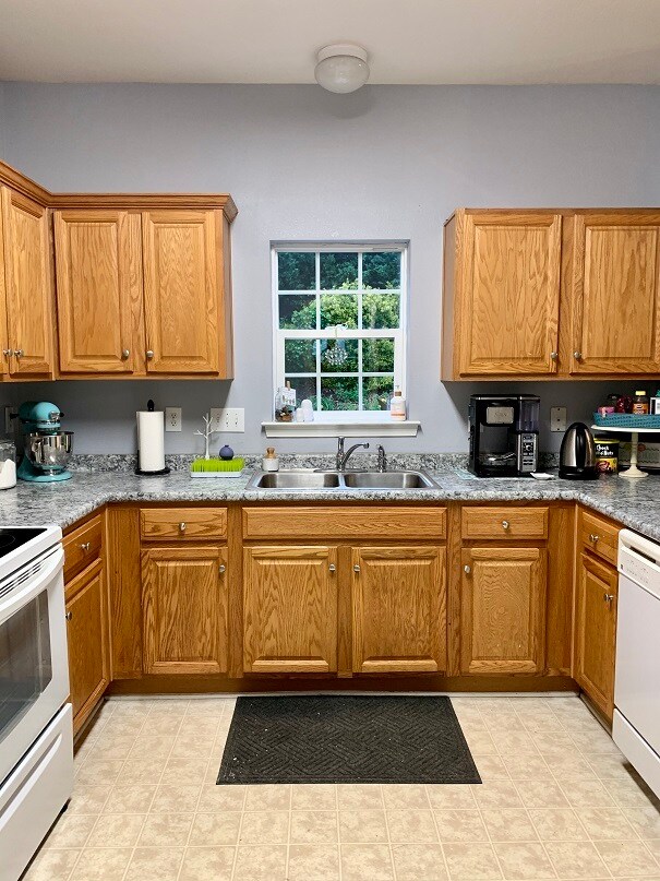 kitchen - 6022 Grove Creek Ln