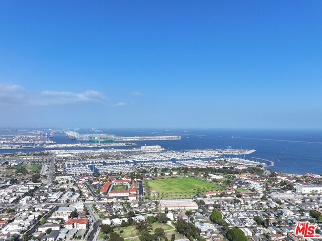 Building Photo - 776 1/2 W 25th St