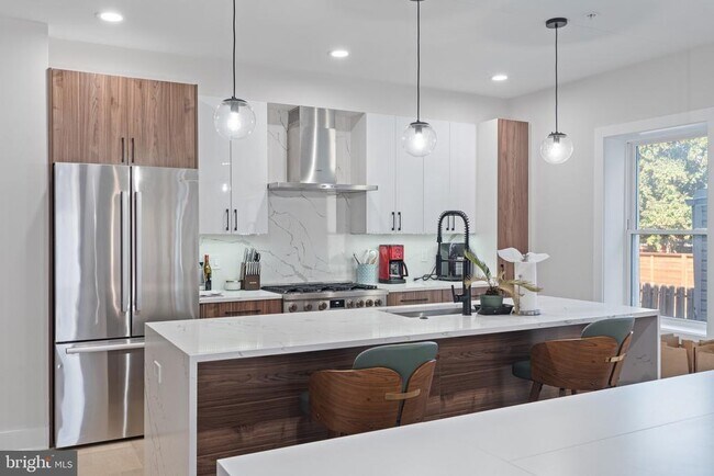 Foto del edificio - 615 Irving St NW