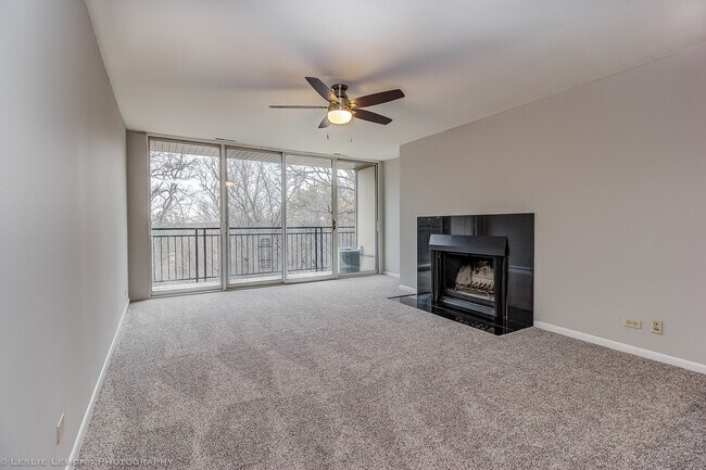 Building Photo - 5800 Oakwood Dr