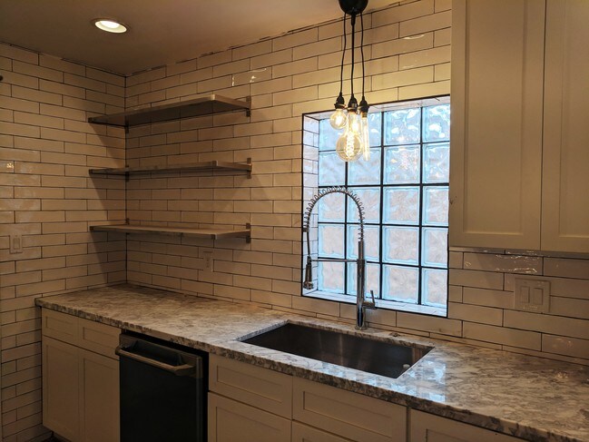 Building Photo - 8338 E Granada Rd