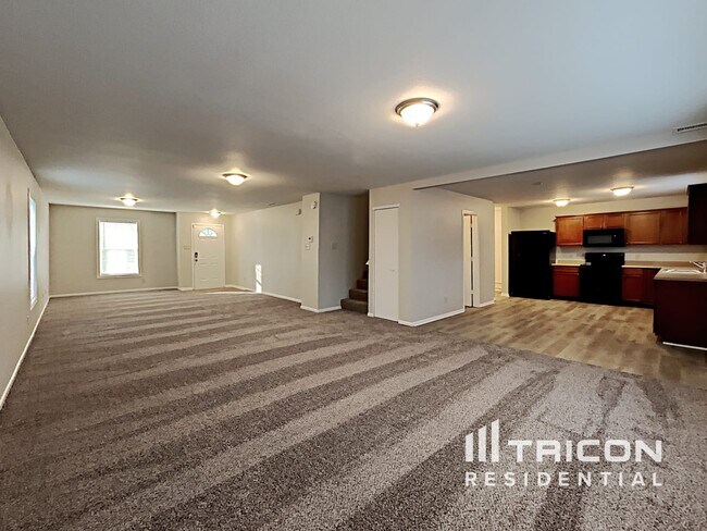 Foto del edificio - 7838 Rose Ln