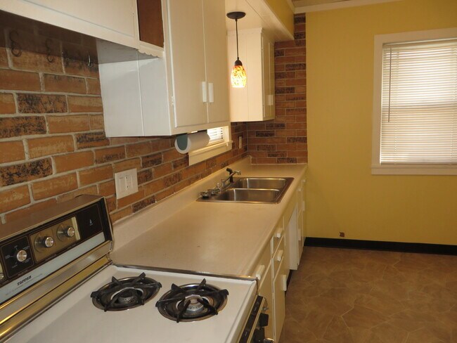 Foto del edificio - 826 Nuttman Ave