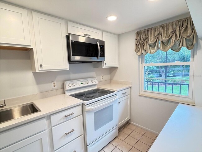 Foto del edificio - 333 N Lake Howard Dr