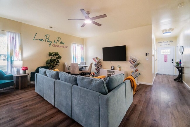 Building Photo - 3915 Westway Dr