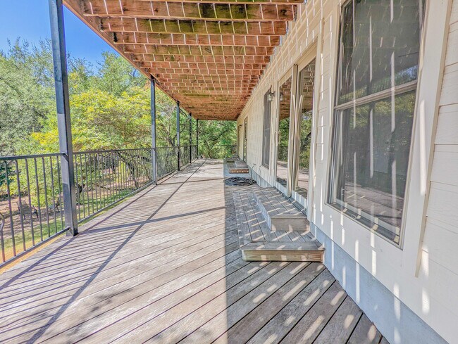 Building Photo - 41 Pascal Ln