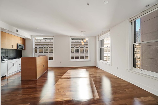 Building Photo - Sleek Condo in Historic Luxury Building