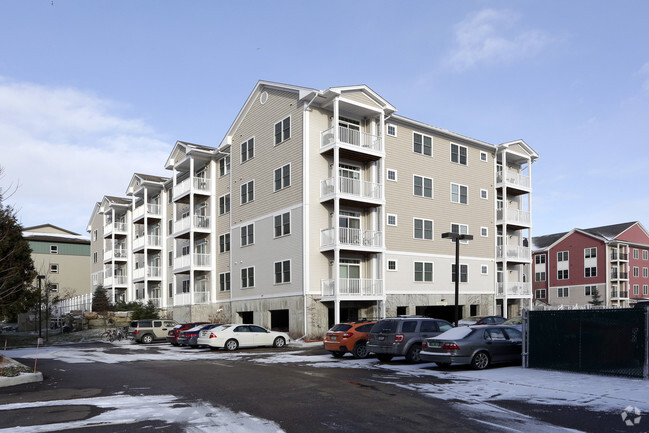 Building Photo - Quarry Hill Club & Condominiums