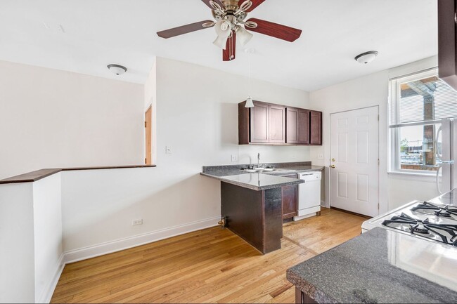 Foto del edificio - 4732 N Whipple St