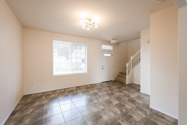 Foto del edificio - Welcome to this stunning two-story home lo...