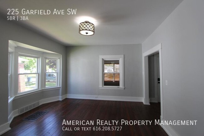 Building Photo - 225 Garfield Ave SW