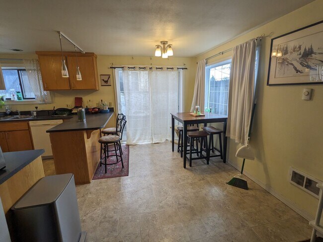 Foto del edificio - Cherry St Duplex