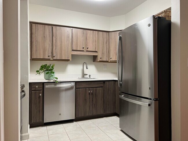 Building Photo - 810 Springbrook Cir