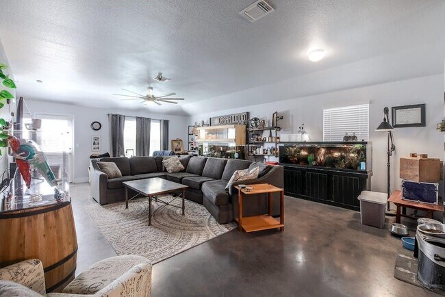 Foto del edificio - 18125 Ryegate Dr