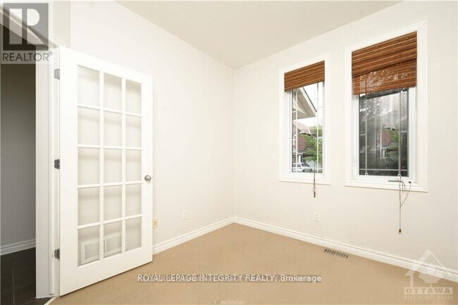 Building Photo - 432 Temiskaming Crescent