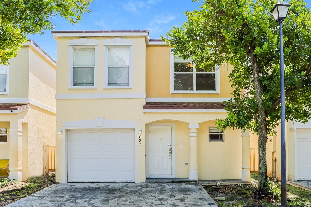 Foto principal - 997 SW 15th St
