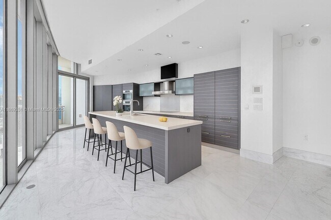 Building Photo - 200 Biscayne Blvd Way