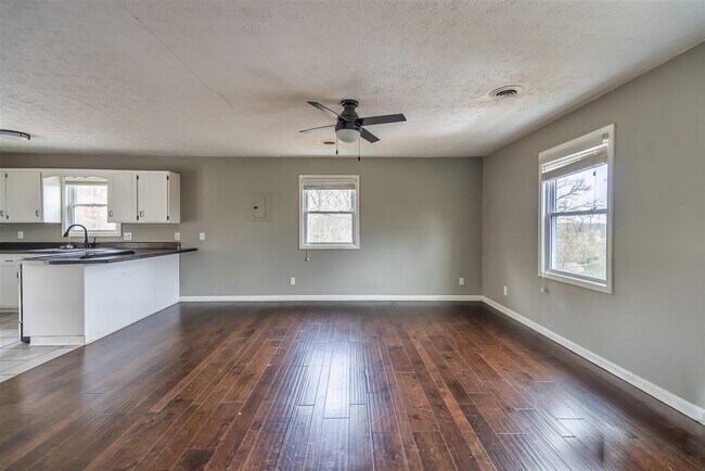 Foto del edificio - 2426 Lewisburg Rd