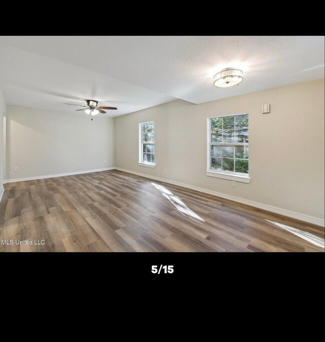 Foto del edificio - 2410 Tyler Ave