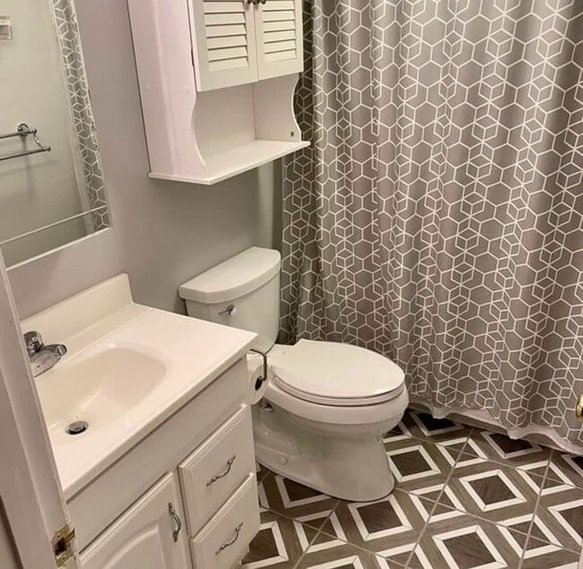 Building Photo - Downtown Kittery- close to the Shipyard