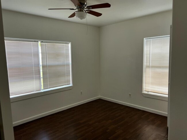 Foto del edificio - 4817 12th Unit A St