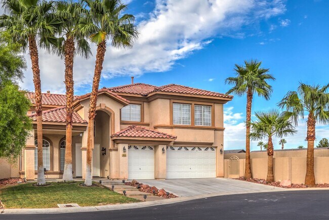 Foto del edificio - Luxury 5-Bedroom Home in Guard-Gated Community with 3-Car Garage