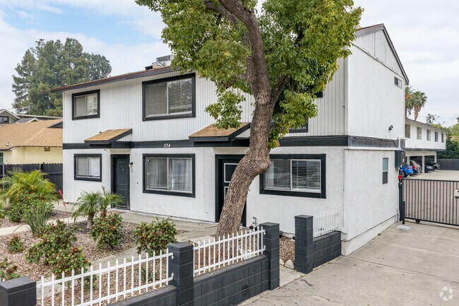 Building Photo - Treasured Townhomes
