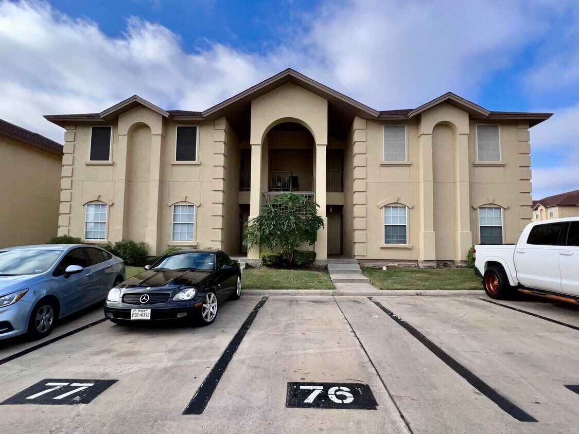 9804 Cantera Ct Unit 76, Laredo, TX 78045 Condo for Rent in Laredo