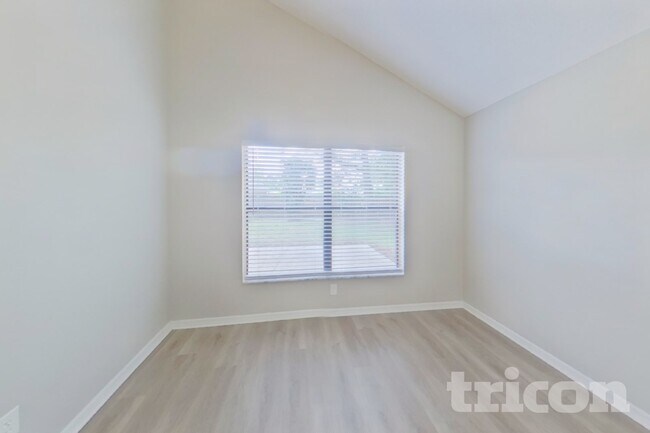 Building Photo - 15130 Heathridge Dr