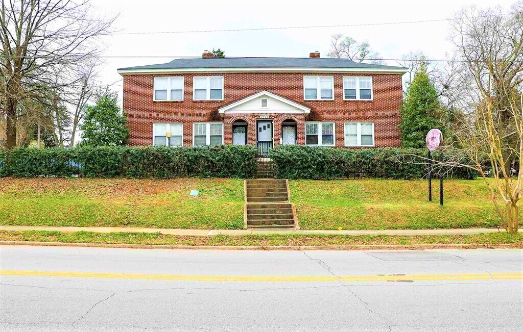 Primary Photo - 3425 River Dr