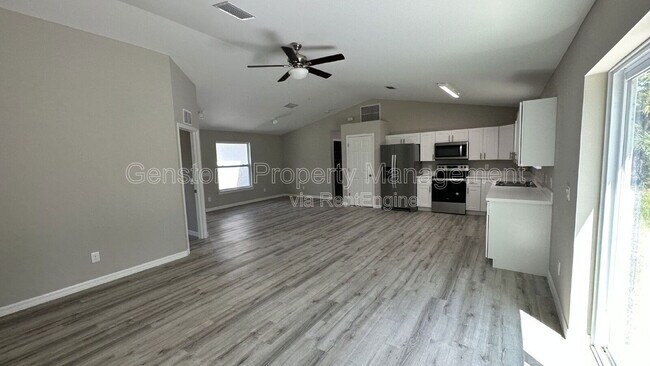 Foto del edificio - 327 Lester Ave S