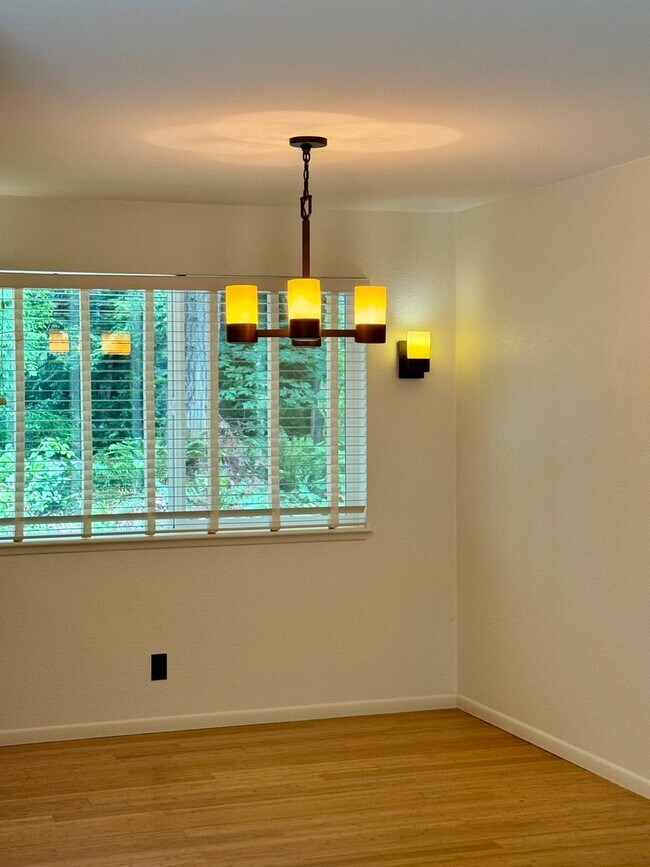 Building Photo - Winslow mid-century rambler....refreshed and ready to call home