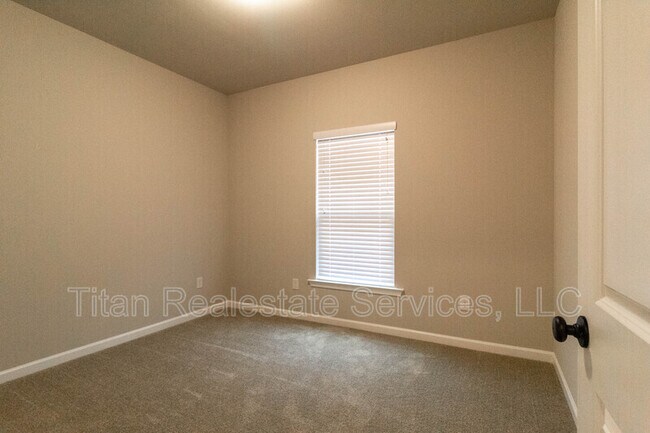 Foto del edificio - 526 Elwick Dr